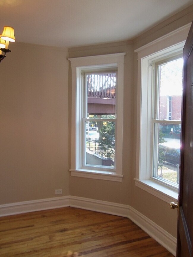 Building Photo - 2435 N Ridgeway Ave