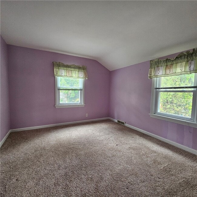 Building Photo - 50 Greenview Dr
