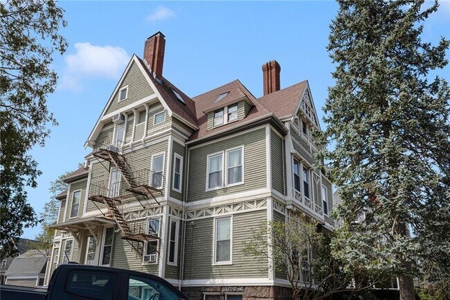 Building Photo - 87 Cooke St