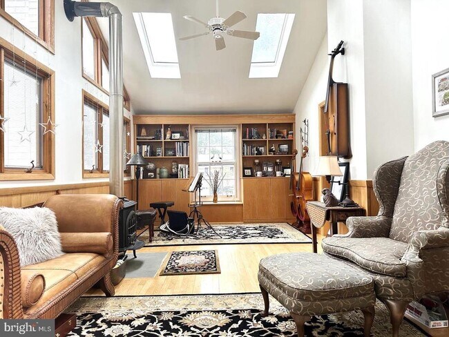 Building Photo - 8208 Thoreau Dr