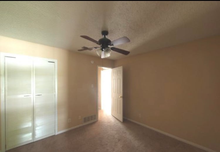 Bedroom - 2102 Hinkle Ave