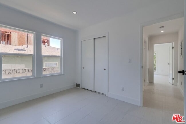 Building Photo - 1318 S Longwood Ave