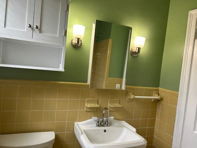 Building Photo - Charming Updated 2br/2ba Home in a Great Location!