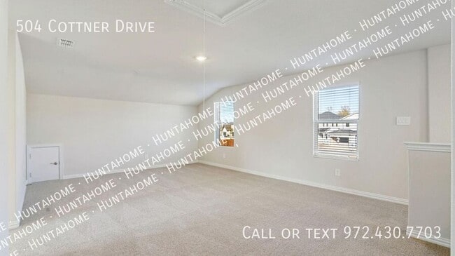 Building Photo - 504 Cottner Dr