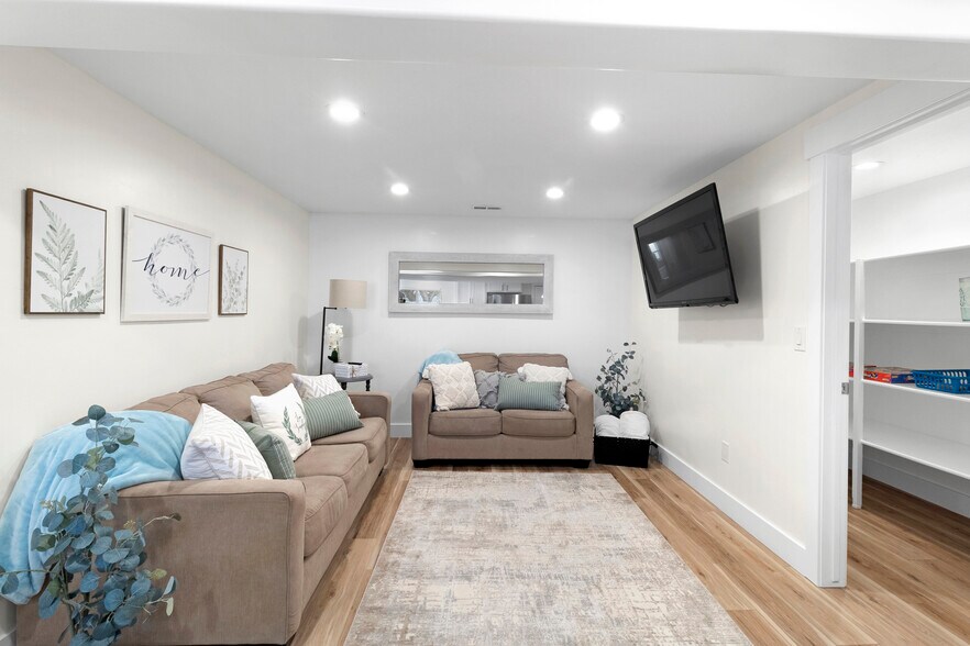 Building Photo - 10454 S Golden Willow Dr