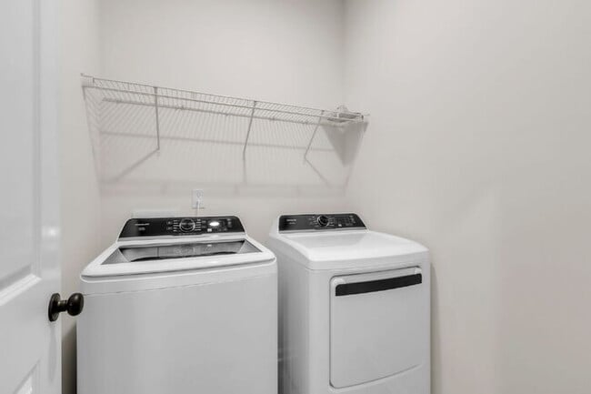 Building Photo - New Construction 3BR/2.5BA Townhome with Loft in Downtown Travelers Rest