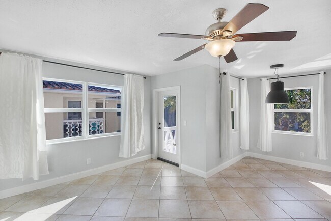 Building Photo - 2591 NE 55th Ct