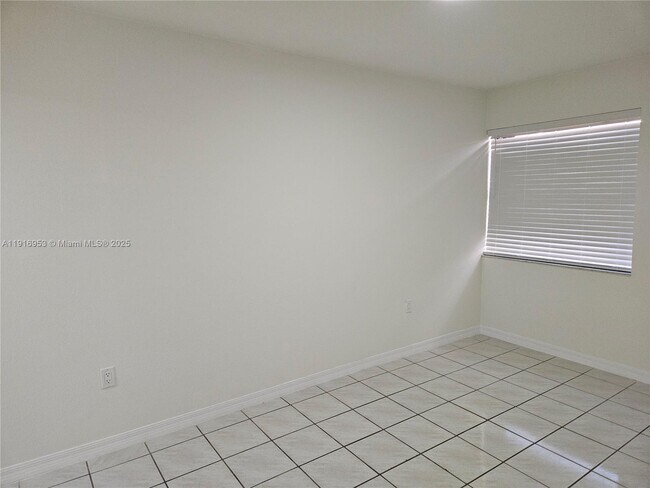 Building Photo - 311 W Park Dr