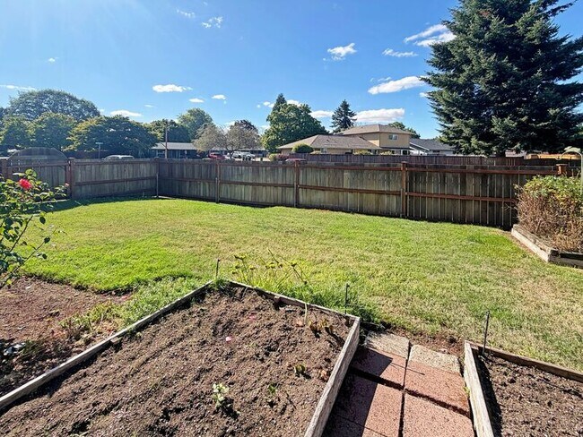 Building Photo - 184 Lynnbrook Dr