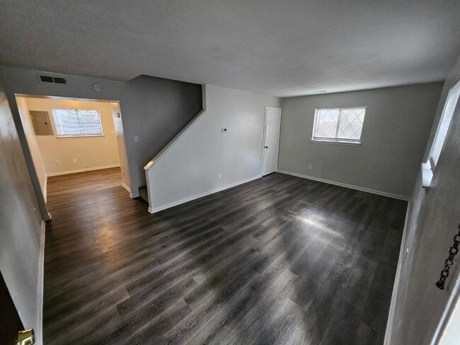 Building Photo - 715 S Rosemont Rd