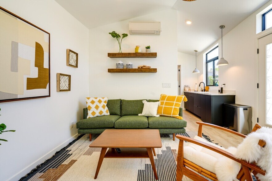 Building Photo - 510 Iris St