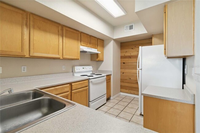 Building Photo - 1010 Villagio Cir