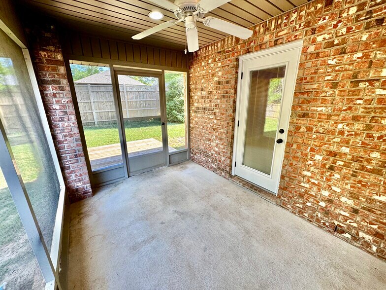 Building Photo - 8022 Brookside Ln