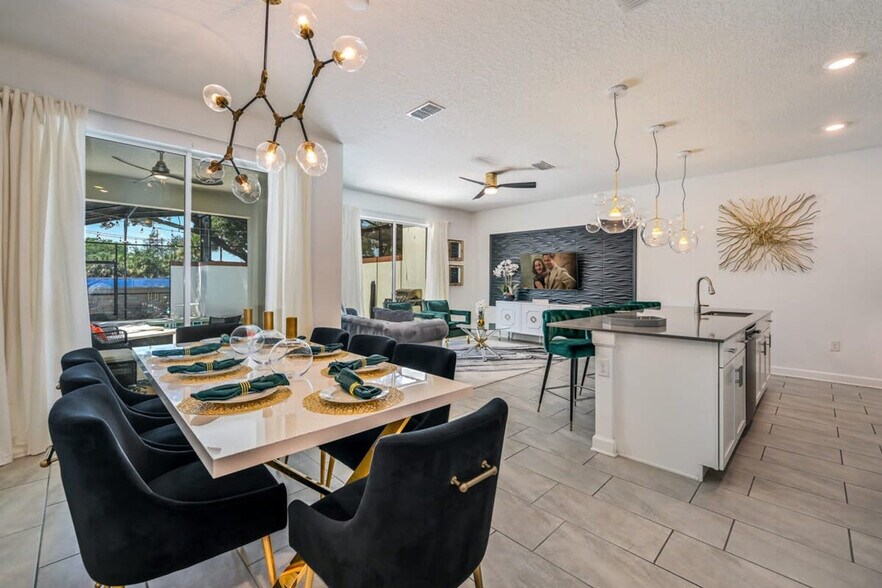 Building Photo - 5047 Windermere Ave