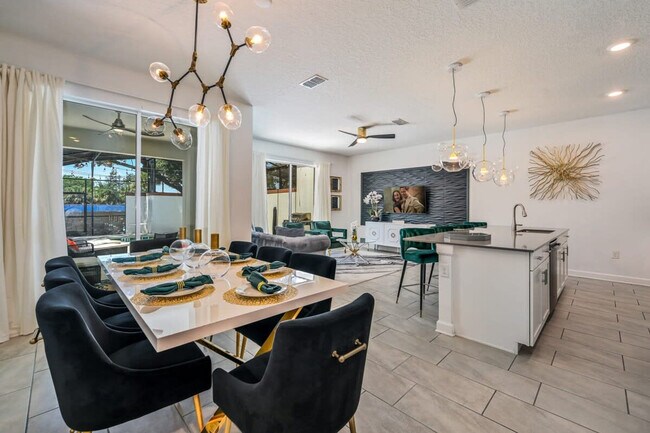 Building Photo - 5047 Windermere Ave