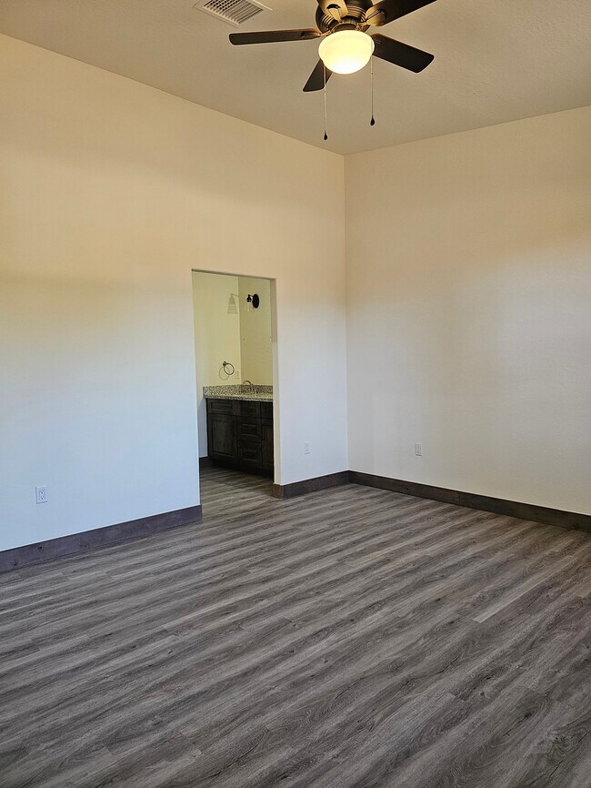 Building Photo - 2890 W Villa Loop