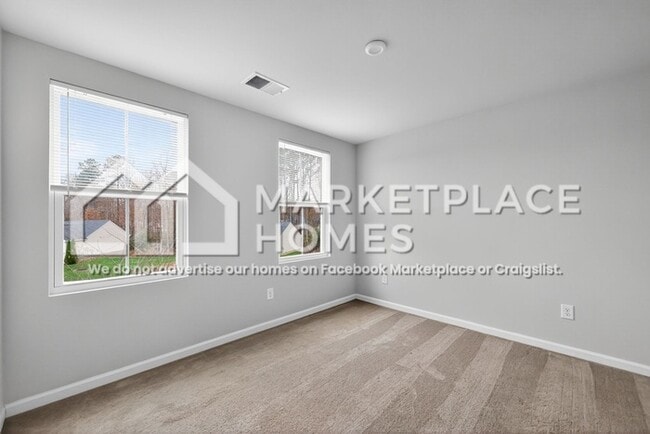 Building Photo - 807 Sun Vly Wy