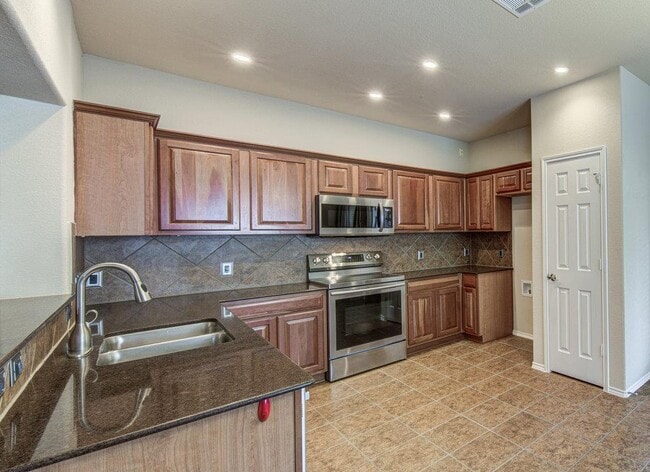 Building Photo - 307 Riverine Way
