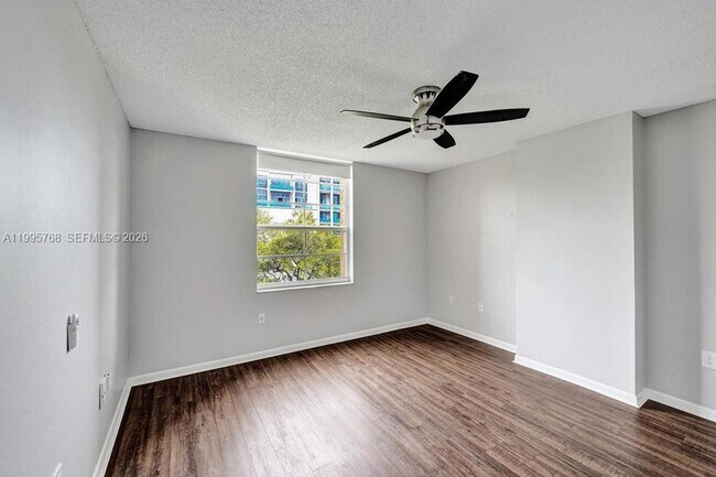 Building Photo - 520 SE 5 Ave