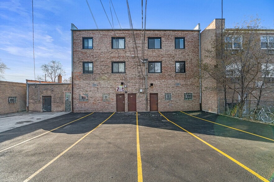 Building Photo - 2337 W Touhy Ave