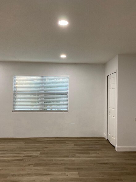 Building Photo - 571 Lynchfield Ave