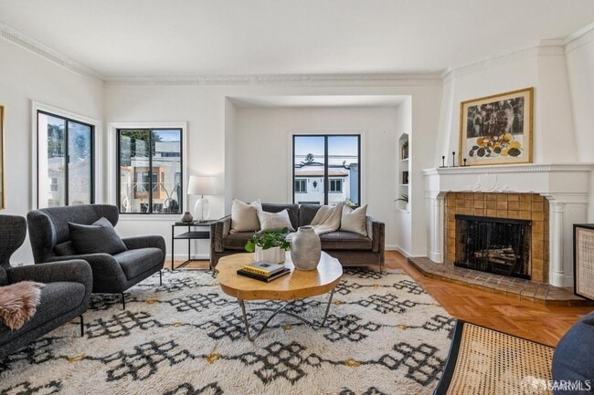 Building Photo - 845 44th Ave