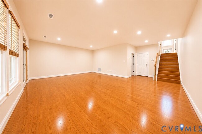 Building Photo - 5421 Hickory Ann Dr