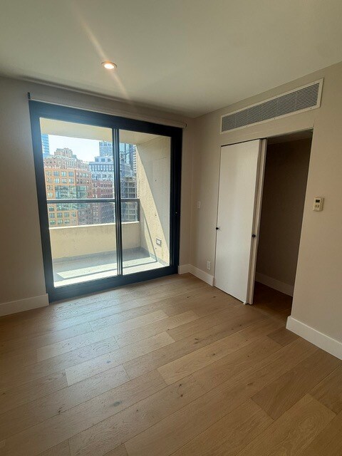 Building Photo - 65 E India Row