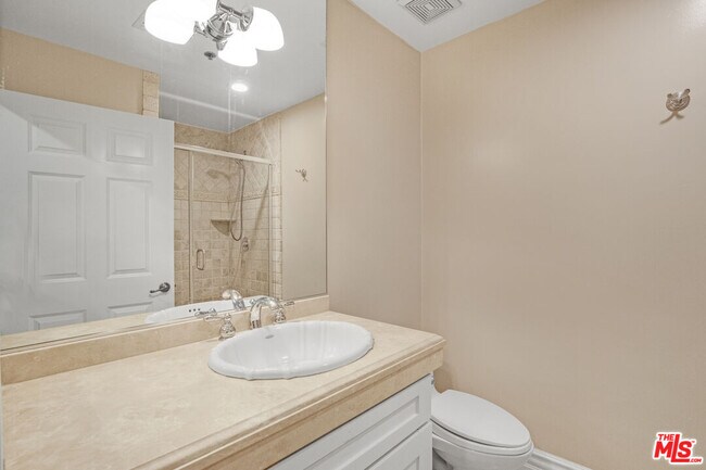 Building Photo - 850 Croft Ave