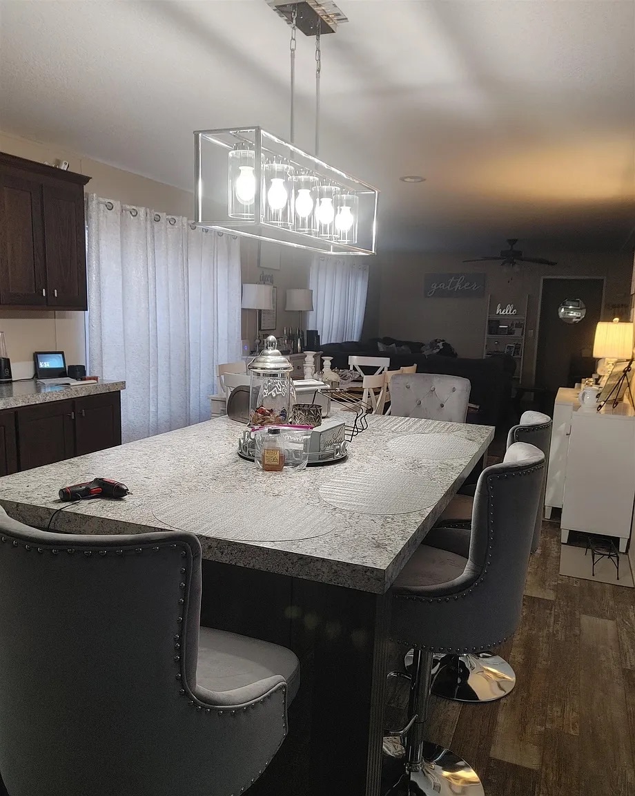 Building Photo - Room in House on Robin Ln