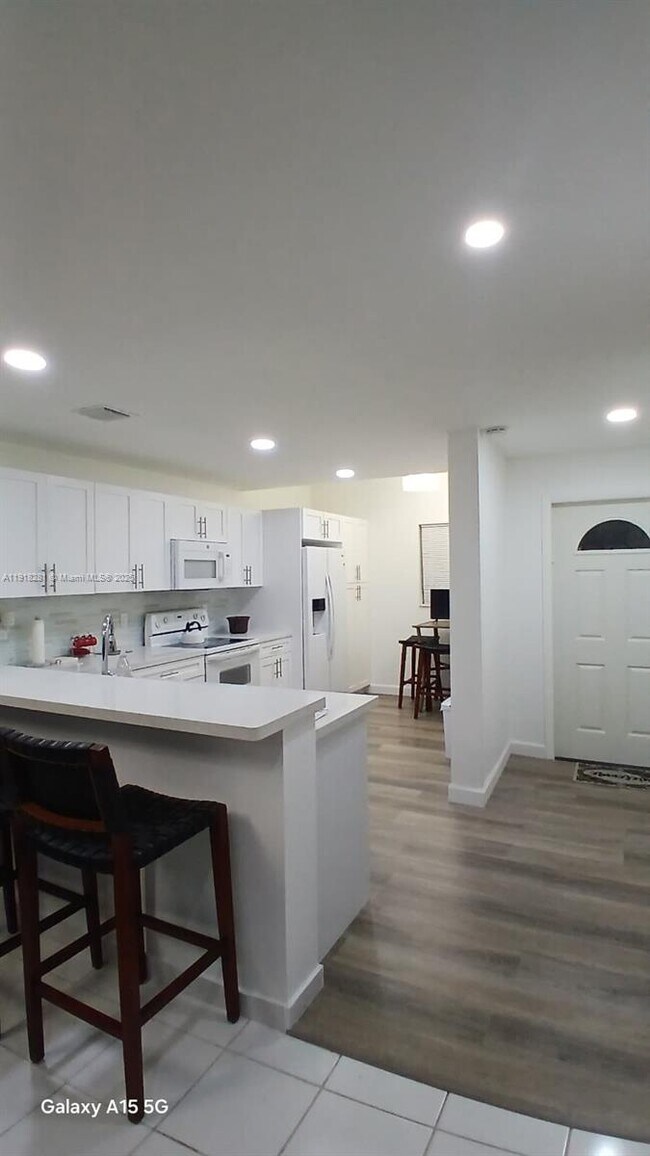 Building Photo - 3851 Estepona Ave