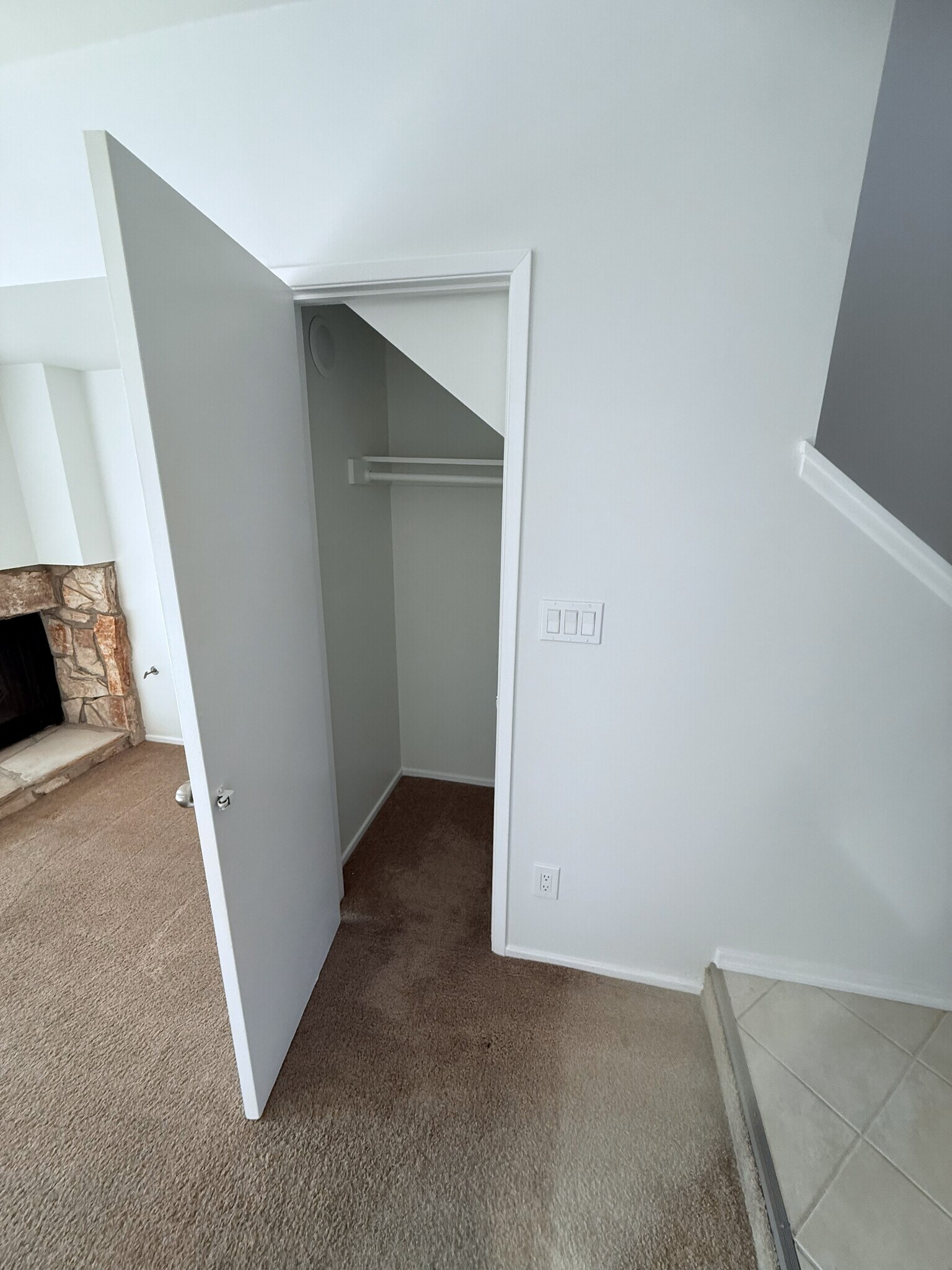 Building Photo - 3737 Portofino Way