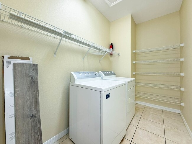 Building Photo - Beautiful 3-Bedroom Condo with 2-Car Garag...