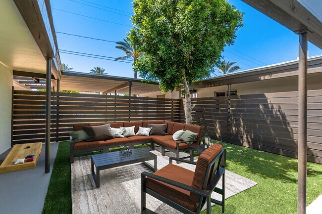 Building Photo - 3 bed | 2 bath Casita Style Home - 1 Mile to ASU!