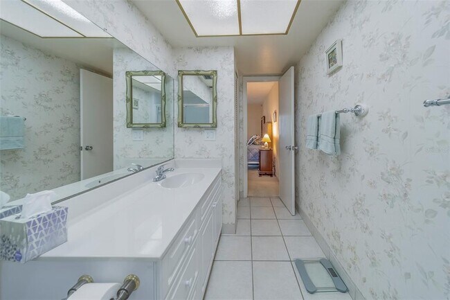 Building Photo - 4575 Cove Cir
