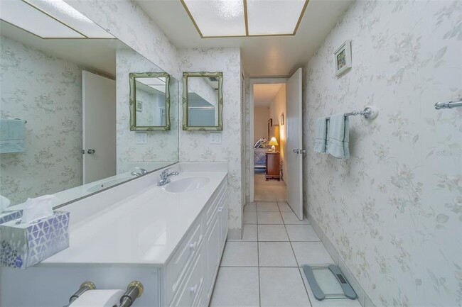 Building Photo - 4575 Cove Cir