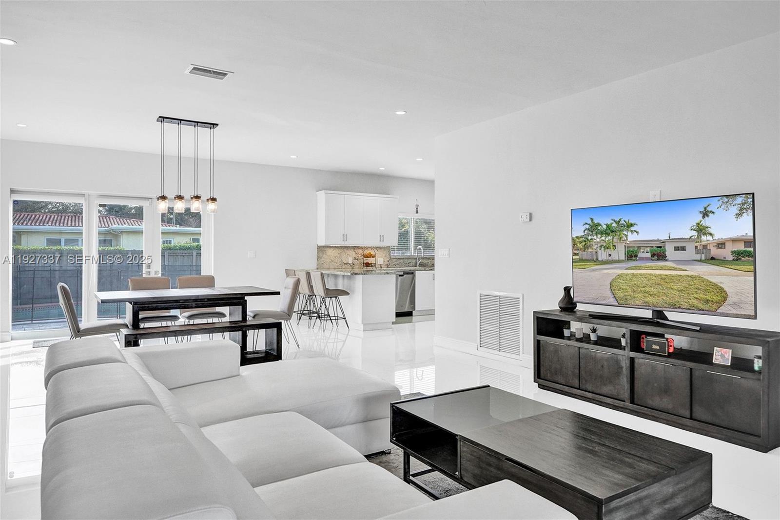 Building Photo - 1102 Meadowlark Ave