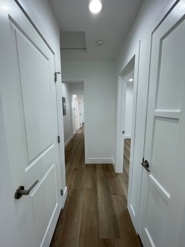 Building Photo - 14402 S Cookacre St