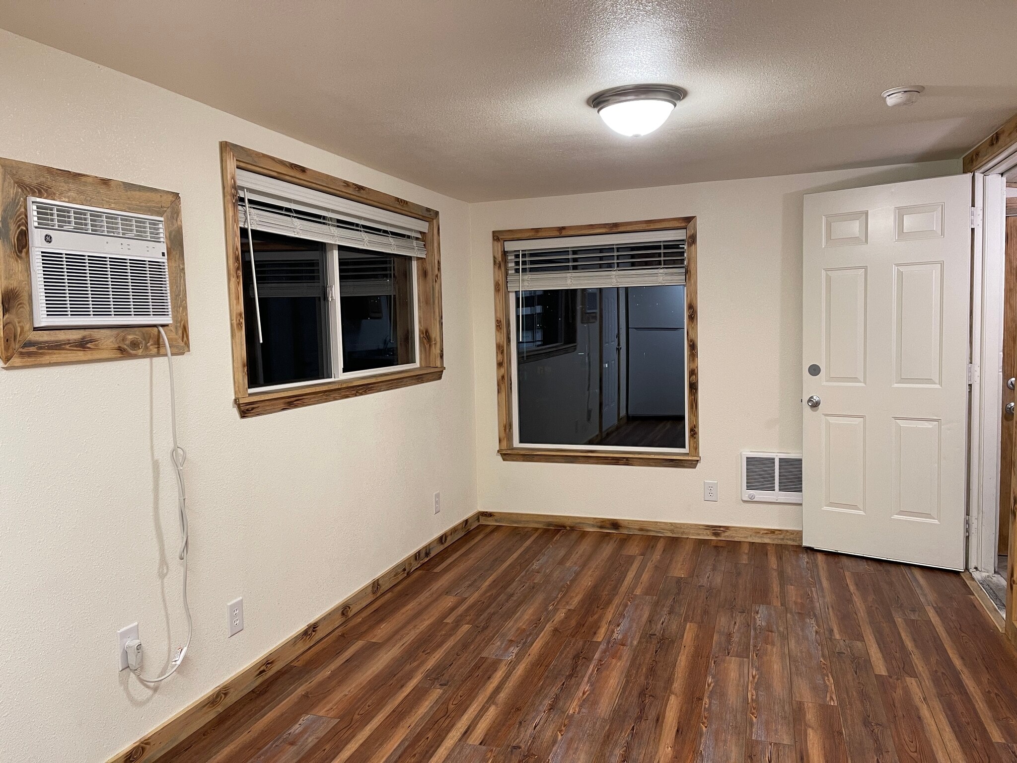 Building Photo - 412 S Mission St