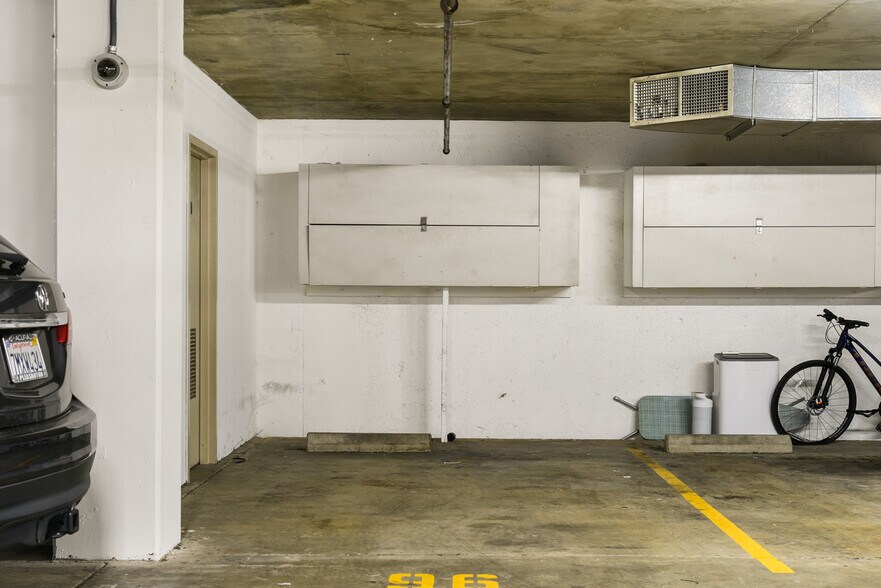 Building Photo - 1 Daniel Burnham Court