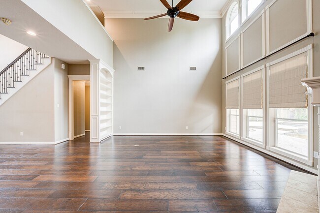 Building Photo - 11 E Wedgemere Cir
