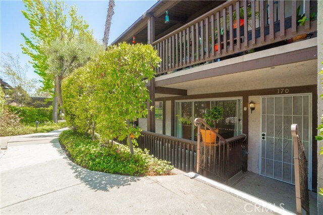 Building Photo - 322 Miraleste Dr