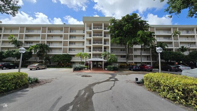 Building Photo - 3150 N Course Ln