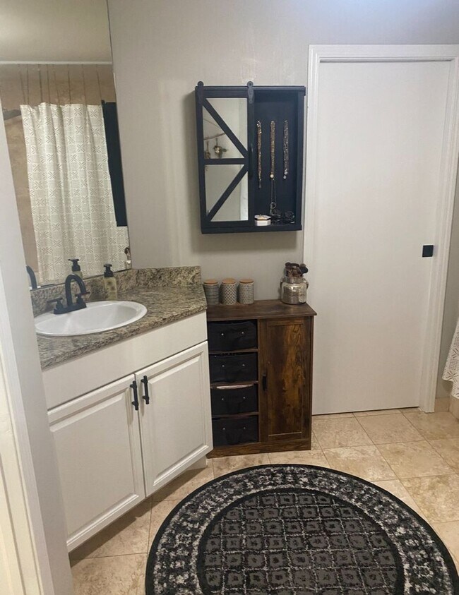 Building Photo - Charming 1BR Condo in Denver