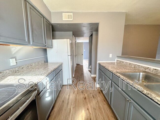 Building Photo - 7760 N Coronet Ct