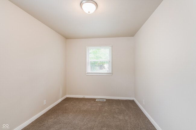 Building Photo - 8161 Schoen Dr