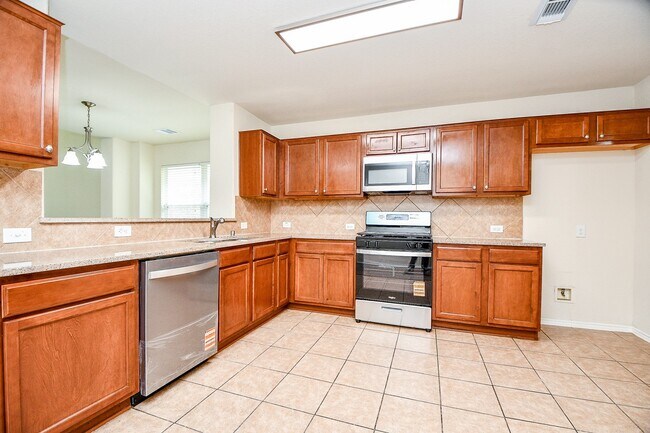 Building Photo - 5327 Stonegate Dr