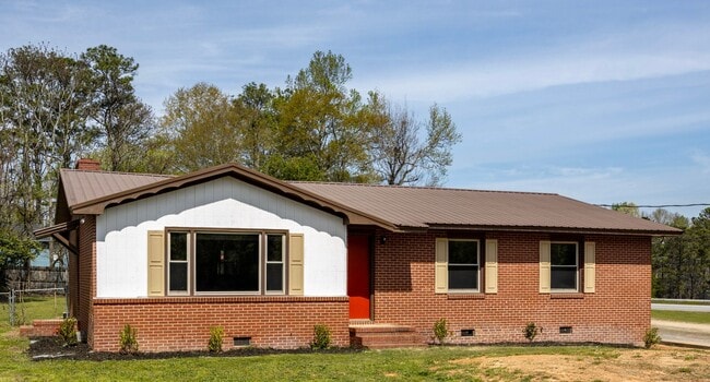 Primary Photo - Move in Ready!!3 Bedroom 2 Bath Home in Le...