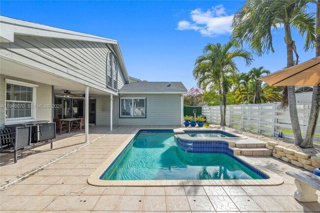 Building Photo - 15006 SW 141st Ct