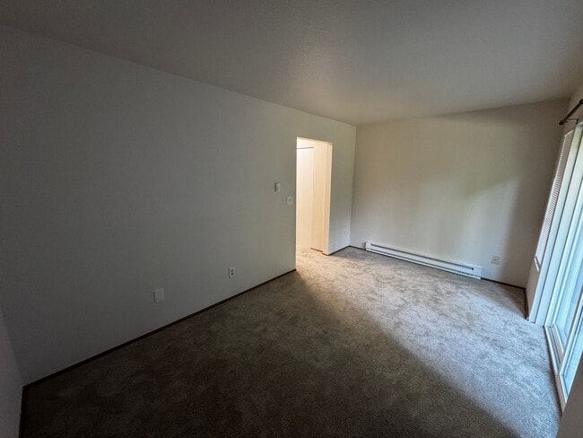 Building Photo - Charming Updated 2-Bed, 2.5-Bath Condo in Bremerton